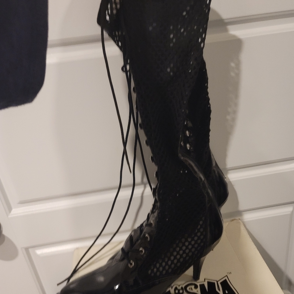 Boots - Picture 2 of 7